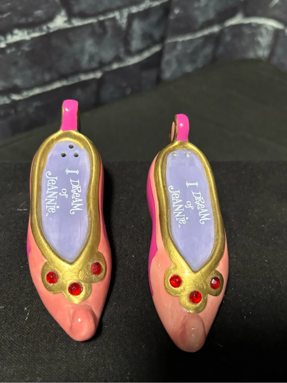 Vintage 2000 Vandor I Dream of Jeannie Shoe Salt & Pepper Shakers NIB